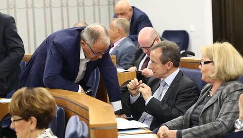 KE wciąż nie zatwierdziła polskiego KPO. Fogiel: "Może mieć na to wpływ zwłoka Senatu"