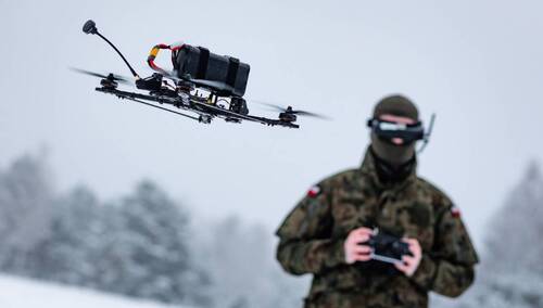 Operator drona z 18. Dywizji Zmechanizowanej