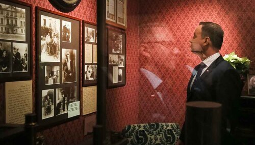 Prezydent Andrzej Duda zwiedzający Muzeum Polskie w Rapperswilu w 2016 roku