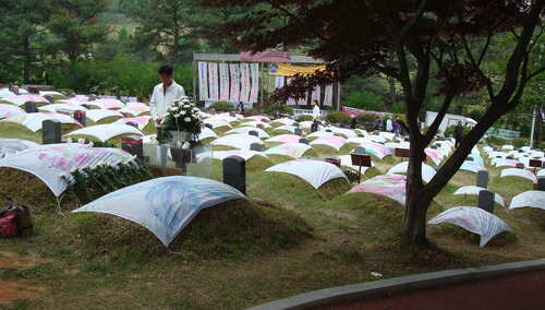 Cmentarz Mangwol-dong w Kwangdzu, gdzie pochowano ciała ofiar