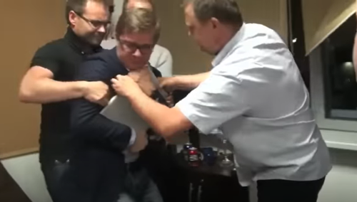 Siłowe wejście do redakcji Wprost.pl