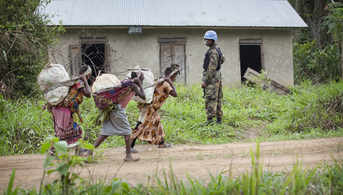 Żołnierz ONZ w czasie akcji wojskowej przeciwko ADF w Beni. Rok 2014.