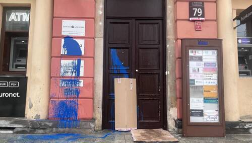 Atak na zabytkową kamienicę, w której mieści się Radio Wnet