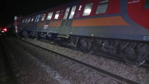 Do wykolejenia dwóch wagonów pociągu Polregio doszło w wtorek po godz. 21:00 na trasie Miechów - Słomniki w woj. małopolskim