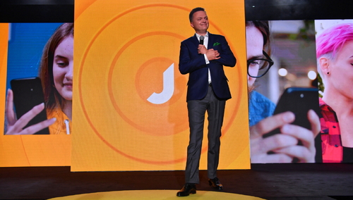 „Tajemniczym gościem” Hołowni jest… aplikacja na smartfony. Fala komentarzy internautów