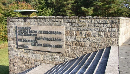 Pomnik w miejscu po obozie koncentracyjnym w Langenstein-Zwieberge