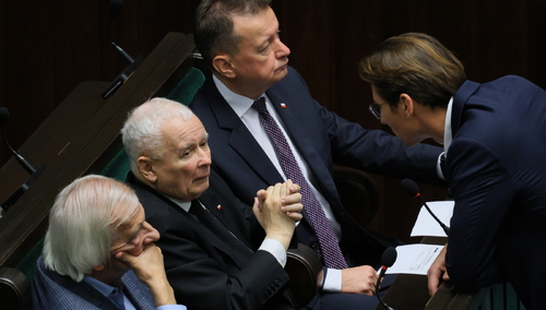 Ryszard Terlecki, prezes Jarosław Kaczyński, szef KP PiS Mariusz Błaszczak i Kacper Płażyński w Sejmie