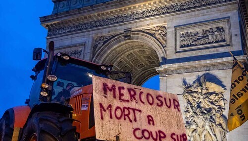 Francuscy rolnicy protestują w Paryżu