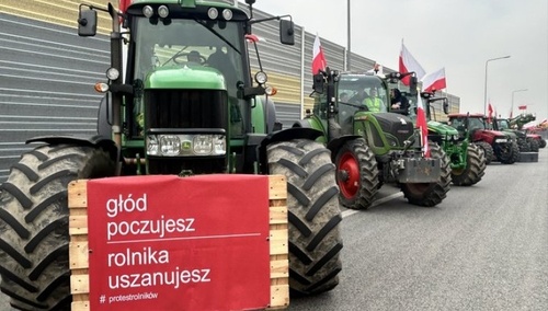 Protestujący rolnicy na trasie S8