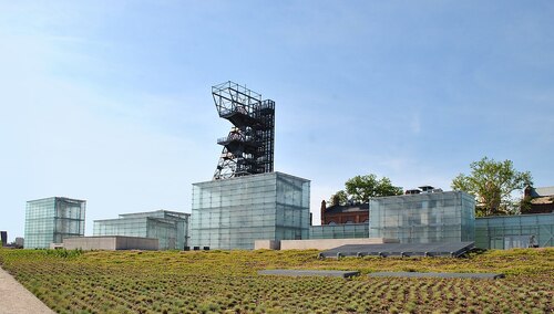 Siedziba Muzeum Śląskiego (widok od strony al. Roździeńskiego)