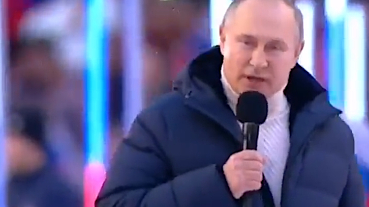 Władimir Putin przemawia na Łużnikach