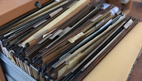 Losy konfidentów, plany operacji, dane agentów... Sensacyjne znalezisko w szafie prominentnego SB-ka!