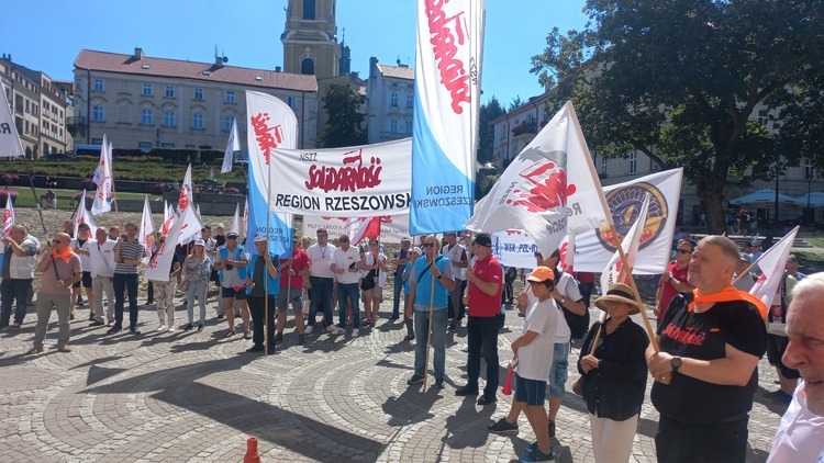 Przemyska „S” protestowała w obronie miejsc pracy w PKP CARGO Południowy Zakład Spółki