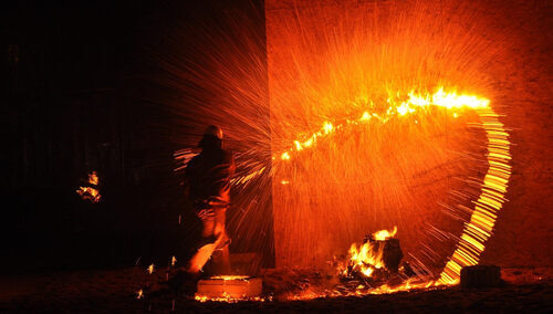 Wytapianie metalu w hucie