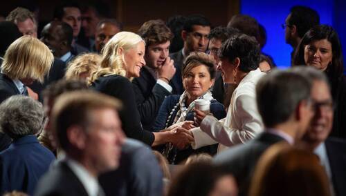 Księżna koronna Norwegii Mette-Marit, pierwsza dama Islandii Dorrit Moussaieff i Ghislaine Maxwell na sesji otwarcia Clinton Global Initiative w Nowym Jorku