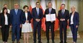 Uroczystość podpisania ustawy o emeryturach pomostowych