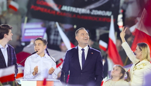 Konwencja Rafała Nawrockiego na dzień przed debatą w SE