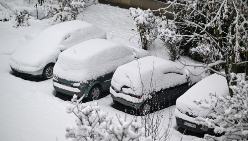 Ośnieżone samochody, zdjęcie poglądowe