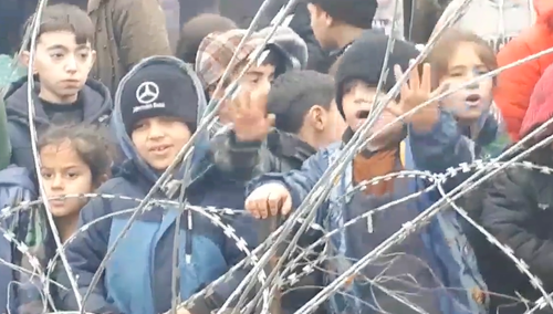 „Skupiają się na akcji propagandowej. Kluczową rolę pełnią dzieci”. Najnowsze informacje znad granicy z Białorusią