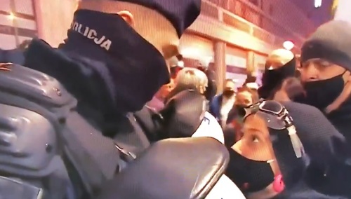 feministka, policjant, Strajk Kobiet