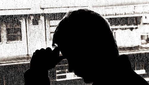 Zatroskany mężczyzna / zdjęcie poglądowe