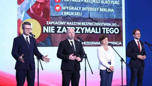Politycy PiS podczas konferencji prasowej