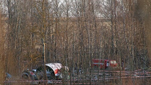 Szczątki samolotu na miejscu katastrofy (10 kwietnia 2010)