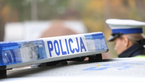 Patrol policji podczas konferencji prasowej Biura Ruchu Drogowego KGP