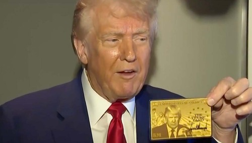 Donald Trump zaprezentował złotą kartę