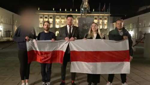 „Bronicie granicy przed prowokacjami”. Młodzi Białorusini ryzykując represjami dziękują polskiej Straży Granicznej [WIDEO]