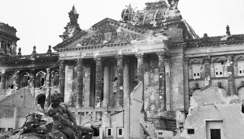 ruiny Reichstagu 1945