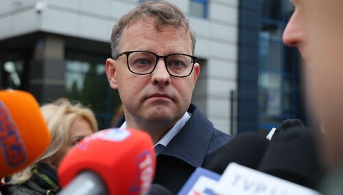 Poseł PiS Marcin Romanowski w drodze do siedziby Prokuratury Krajowej w Warszawie
