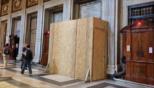 Prace nad nagrobkiem papieża Franciszka