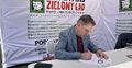 Podpisy zbierane przed siedzibą Solidarności w Gdańsku