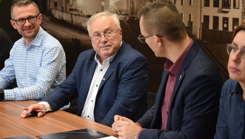 Podpisanie porozumienia pomiędzy związkami zawodowymi a Powiatem Nowosolskim