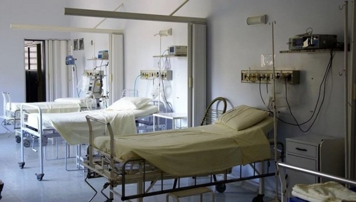 "To skandal, że wartościuje się zdrowie w zależności od wykonywanego zawodu". "S" przeciwko braku podwyżek dla salowych i sanitariuszy