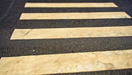 Potrącił dzieci, podał fałszywe dane i odjechał. Policja go poszukuje