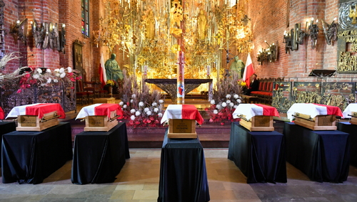 Uroczystości pogrzebowe obrońców Westerplatte w bazylice pw. św. Brygidy w Gdańsku