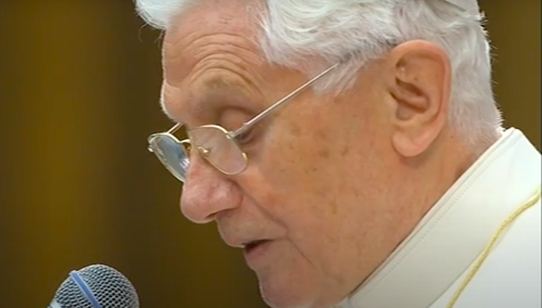 Benedykt XVI w czasie koncertu muzyki Vivaldiego i Rossiniego