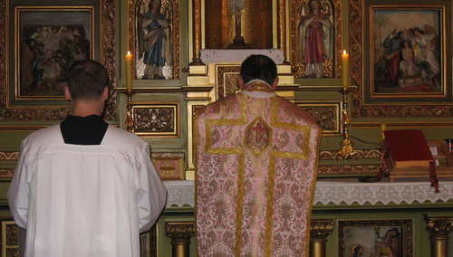 strój liturgiczny na III Niedzielę Adwentu