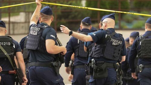 Służby prowadzą poszukiwania sprawcy strzelaniny w domu jednorodzinnym w Starej Wsi