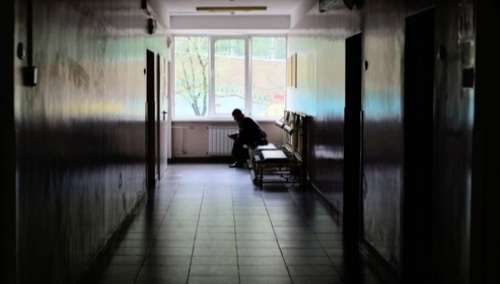 Ostrowiec Świętokrzyski: Szpital powiadomił mężczyznę o śmierci jego żony. Gdy ten rozpoczął przygotowania do pogrzebu okazało się, że kobieta... żyje