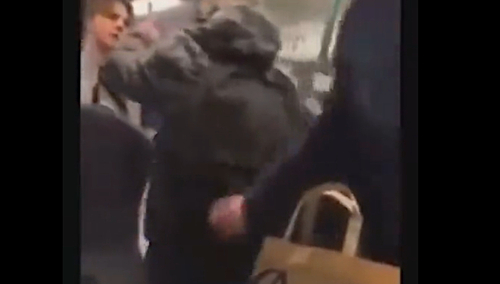 Polacy ratują bitego w brytyjskim pociągu