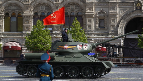 T-34 podczas defilady na Placu Czerwonym