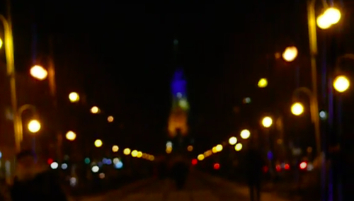 Klasztor jasnogórski podświetlony w barwy ukraińskiej flagi w 2022 roku