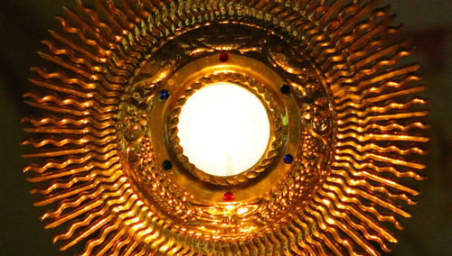 Hostia w monstrancji