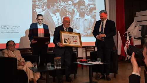 90. urodziny Andrzeja Gwiazdy w sali BHP