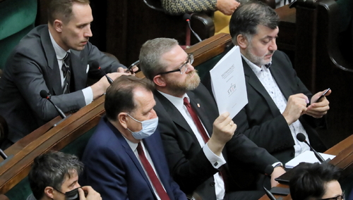 [video] Gorąco w Sejmie. Marszałek Witek wykluczyła posłów Konfederacji z posiedzenia