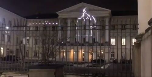 [video] Wielki napis "Dmowski zostaje" tym razem na warszawskim ratuszu!