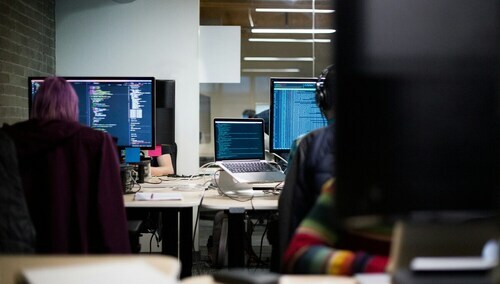 Komputer, programowanie, zdjęcie podglądowe